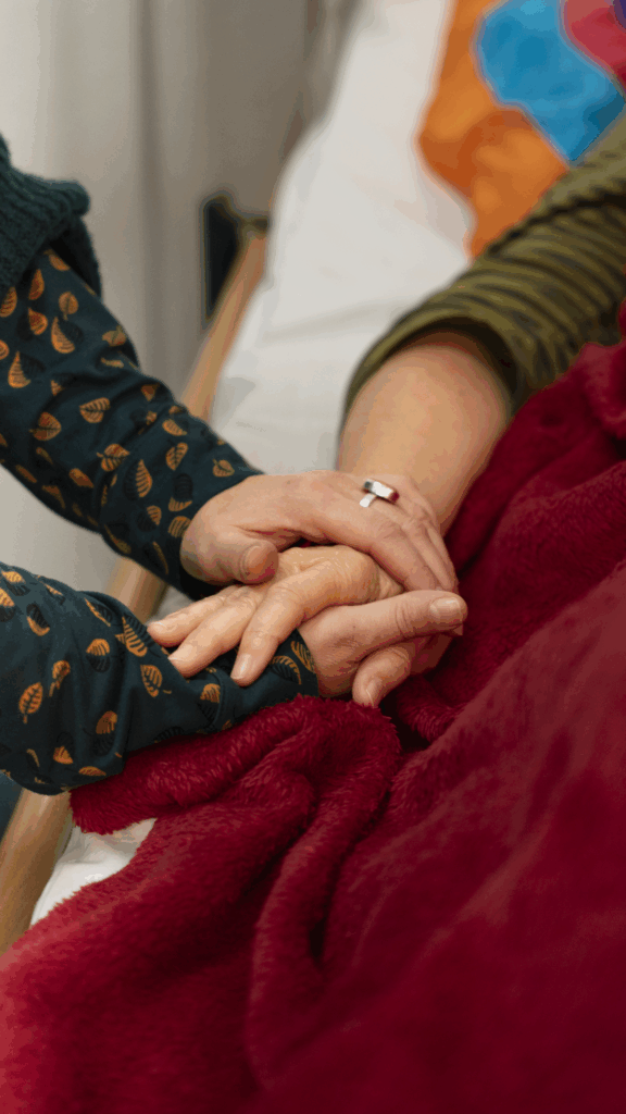 Hände die Halt geben - Hospiz Aurich e.V. - Über uns